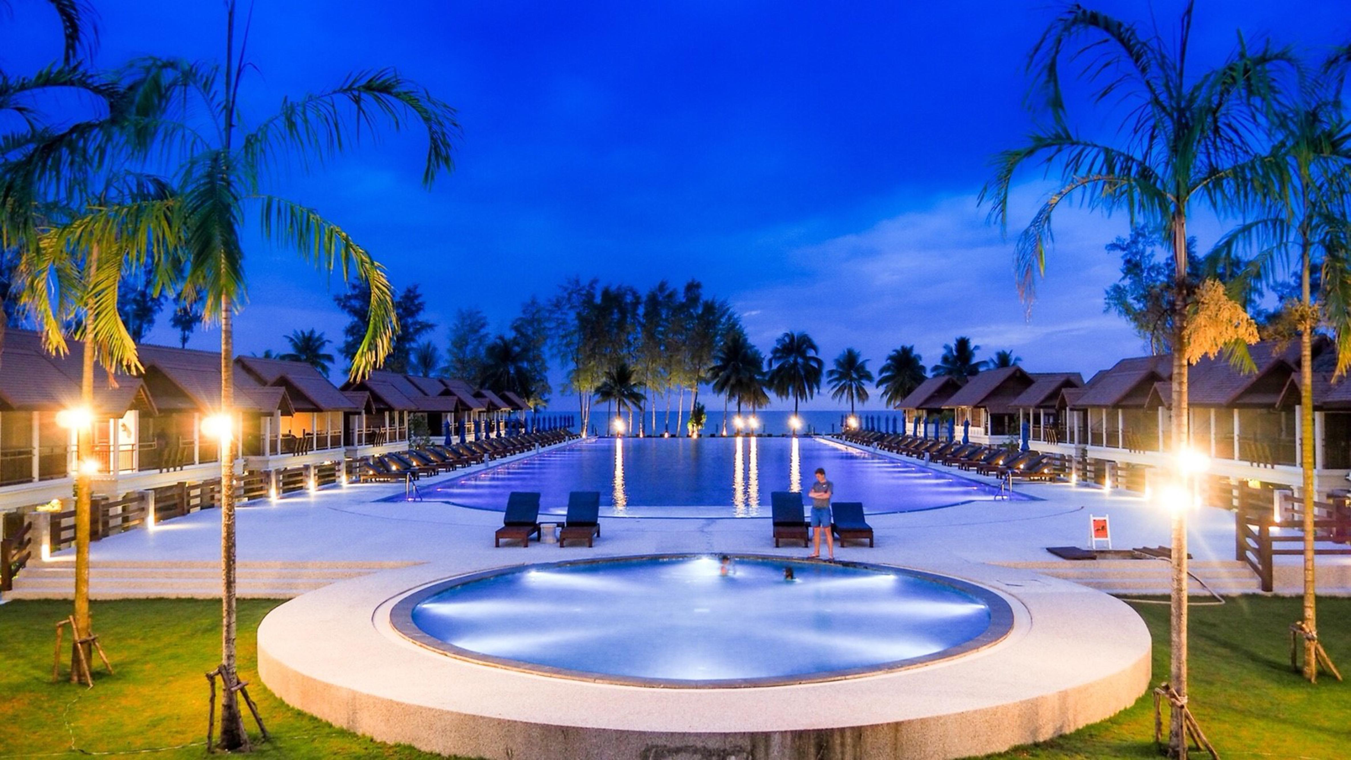 Le Menara Khao Lak Hotel Exterior photo