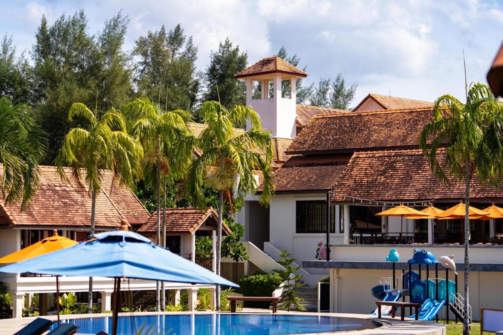 Le Menara Khao Lak Hotel Exterior photo